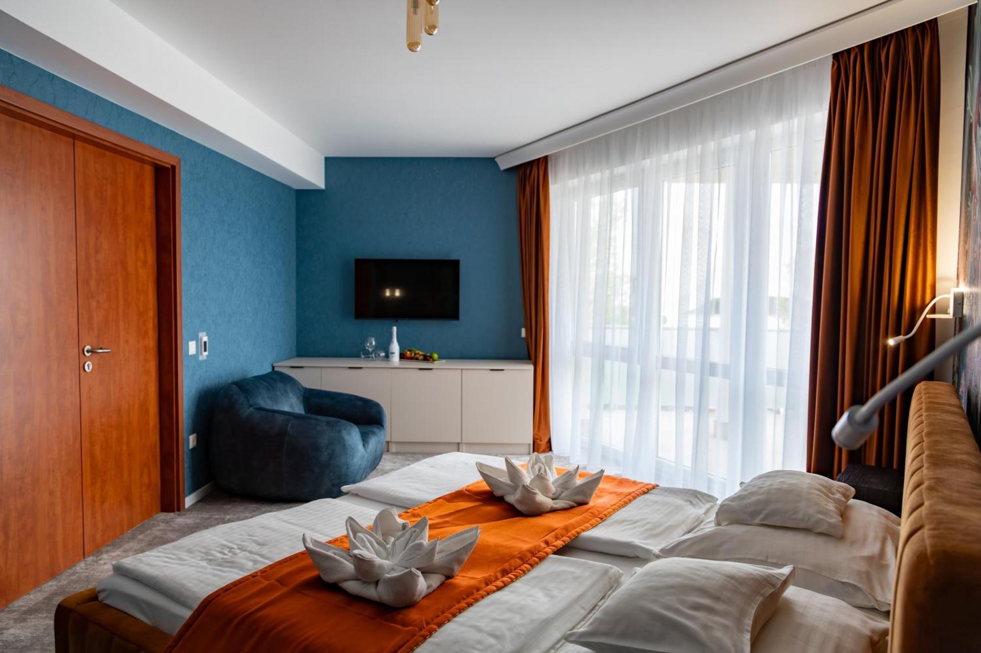 Hotel Atlantis Wellness & Conference Hajdúszoboszló Екстериор снимка