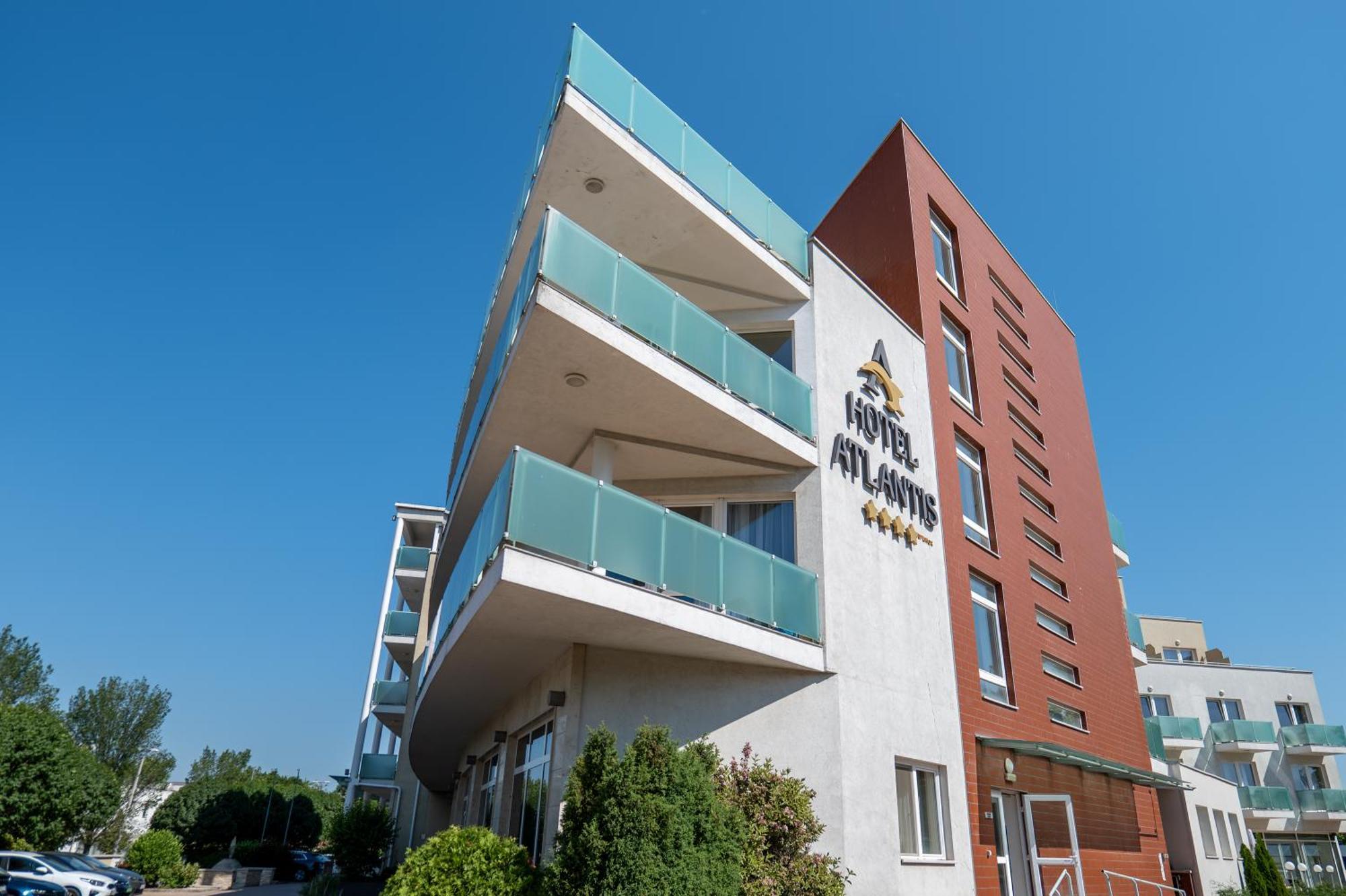 Hotel Atlantis Wellness & Conference Hajdúszoboszló Екстериор снимка