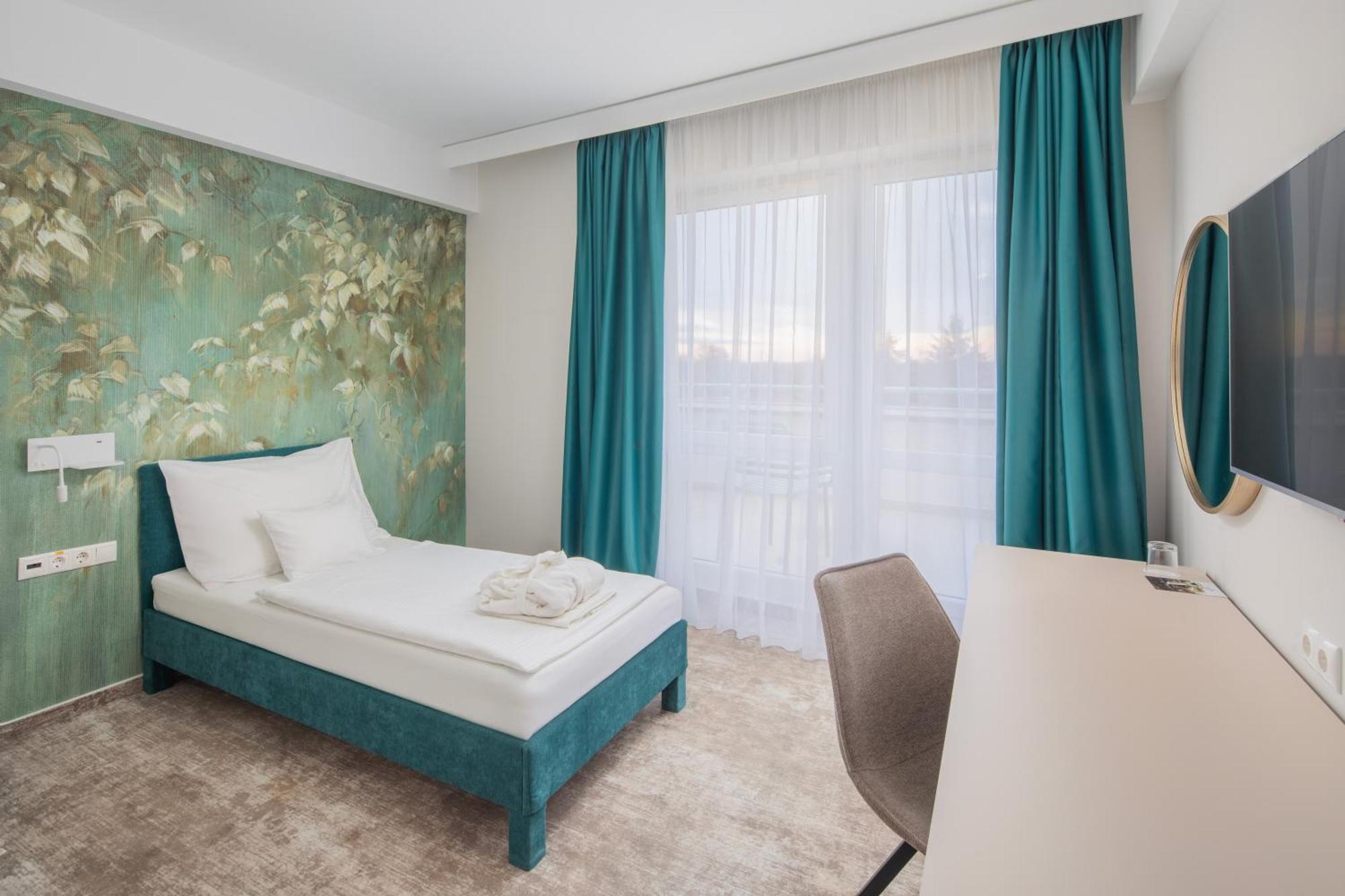 Hotel Atlantis Wellness & Conference Hajdúszoboszló Екстериор снимка