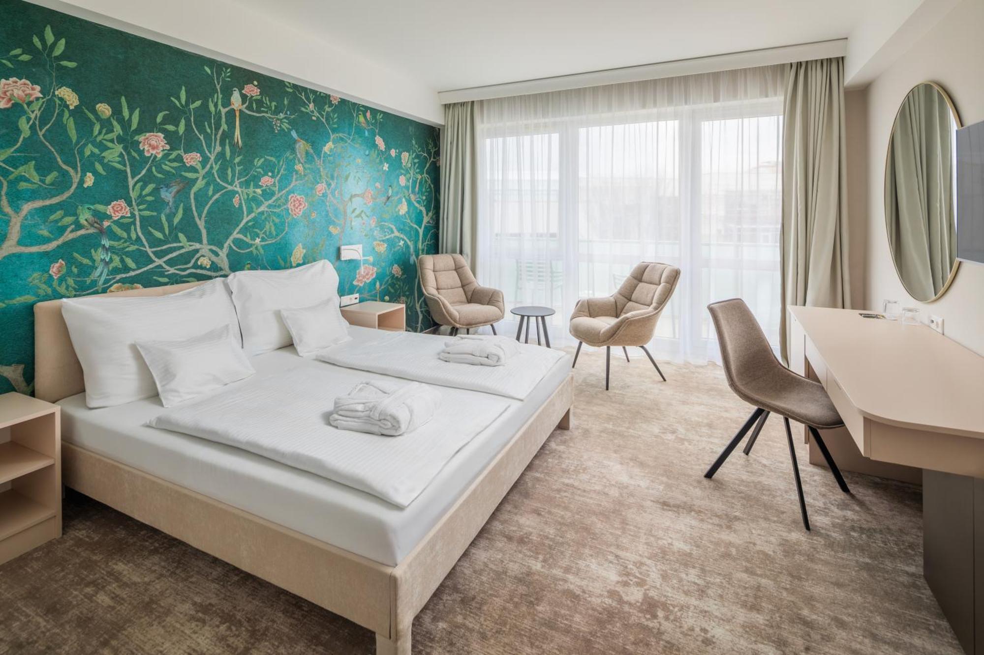 Hotel Atlantis Wellness & Conference Hajdúszoboszló Екстериор снимка