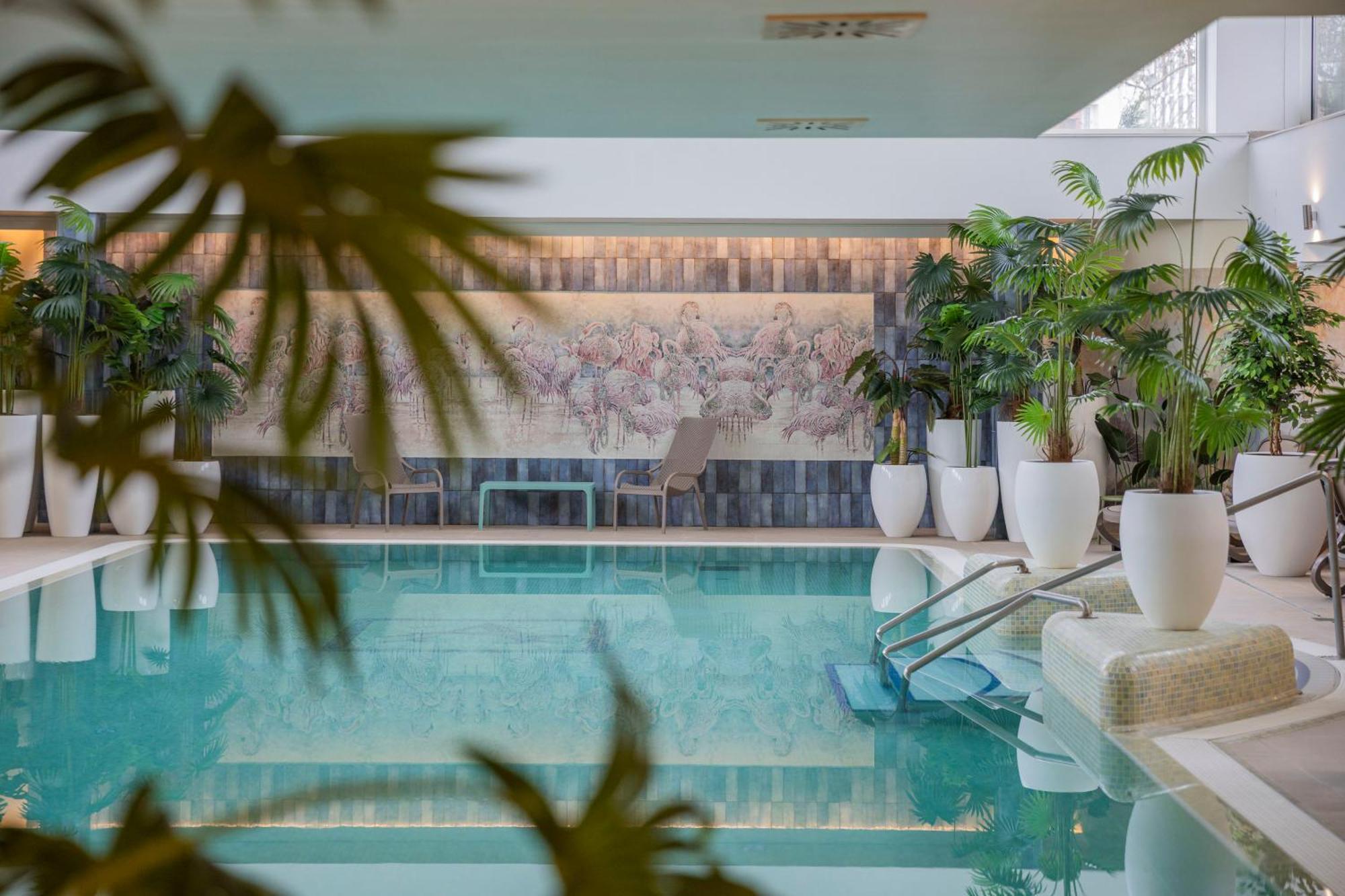 Hotel Atlantis Wellness & Conference Hajdúszoboszló Екстериор снимка