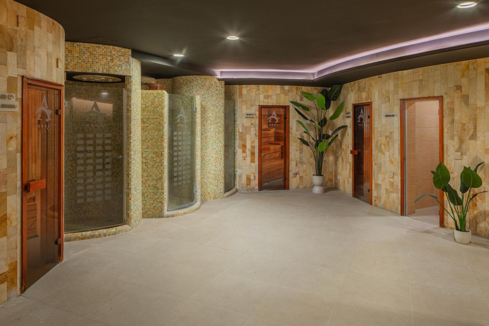 Hotel Atlantis Wellness & Conference Hajdúszoboszló Екстериор снимка