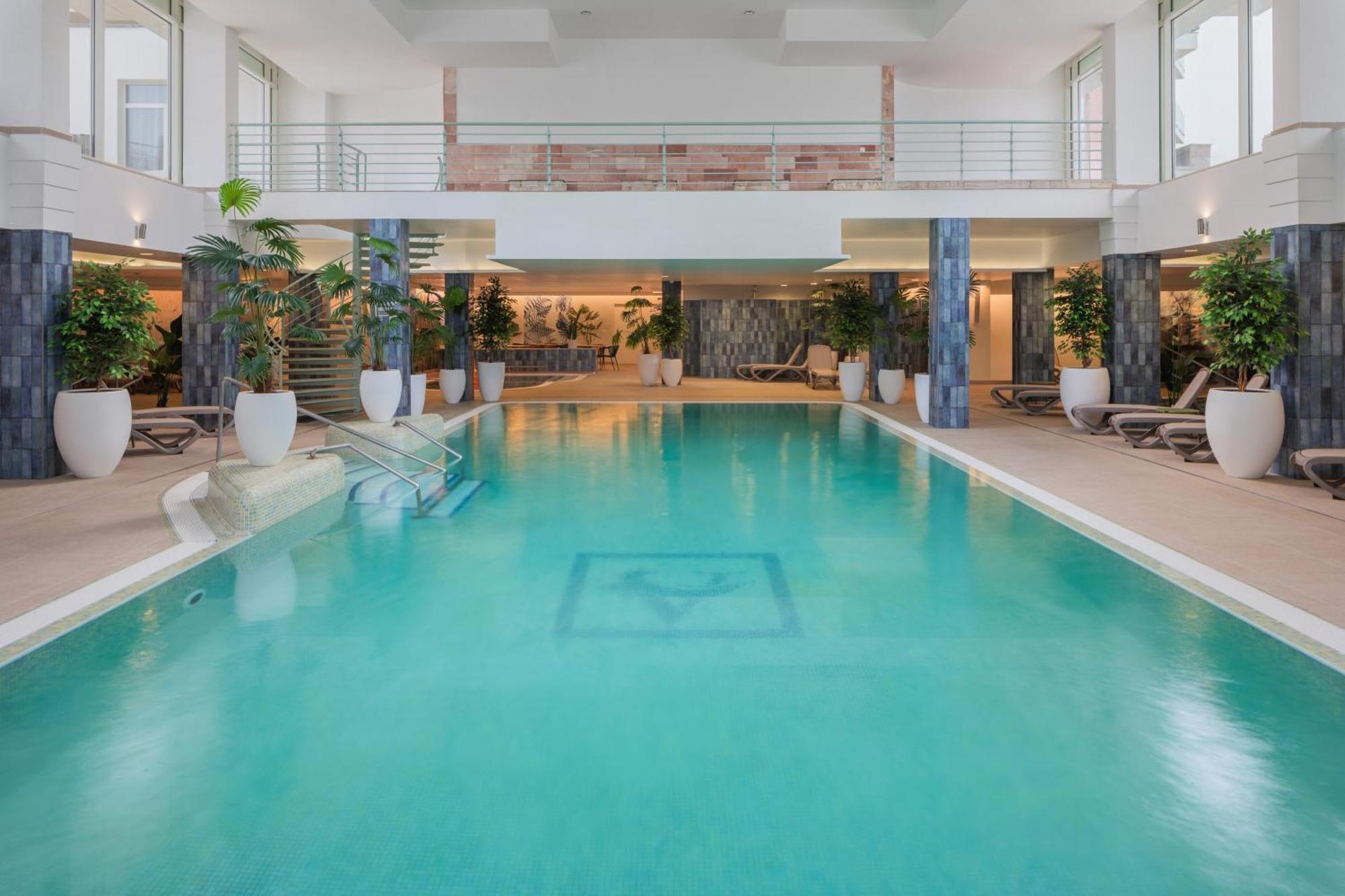 Hotel Atlantis Wellness & Conference Hajdúszoboszló Екстериор снимка