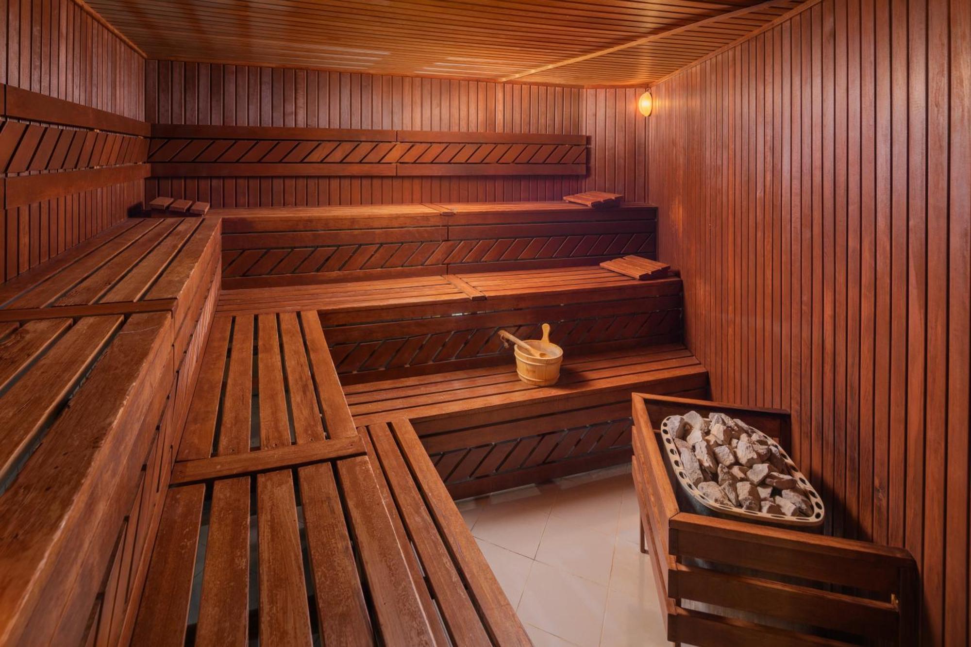 Hotel Atlantis Wellness & Conference Hajdúszoboszló Екстериор снимка