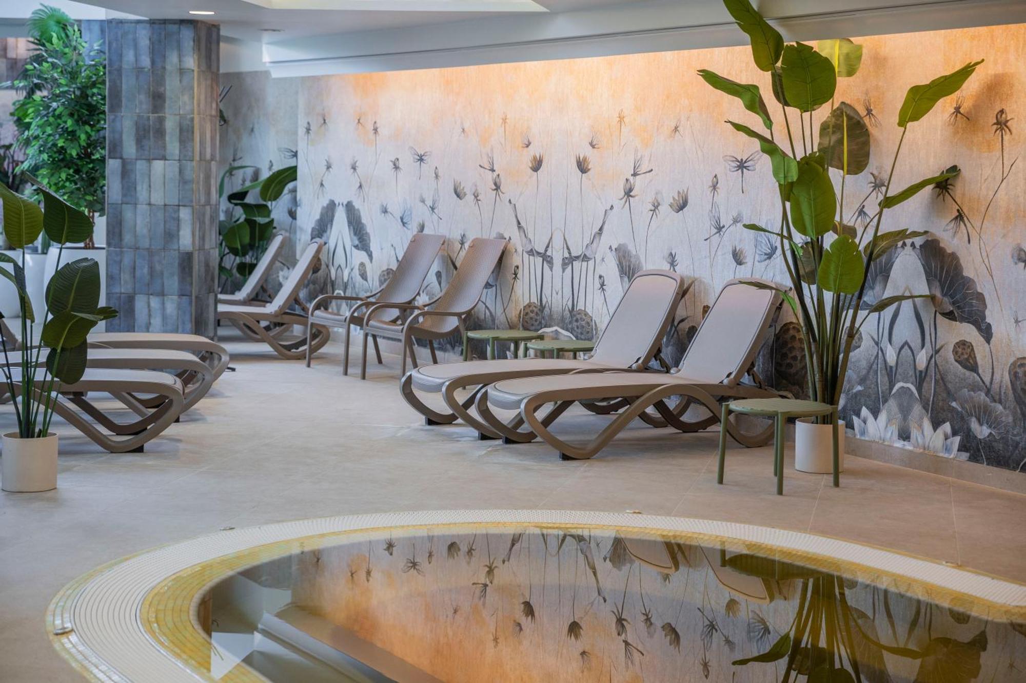 Hotel Atlantis Wellness & Conference Hajdúszoboszló Екстериор снимка
